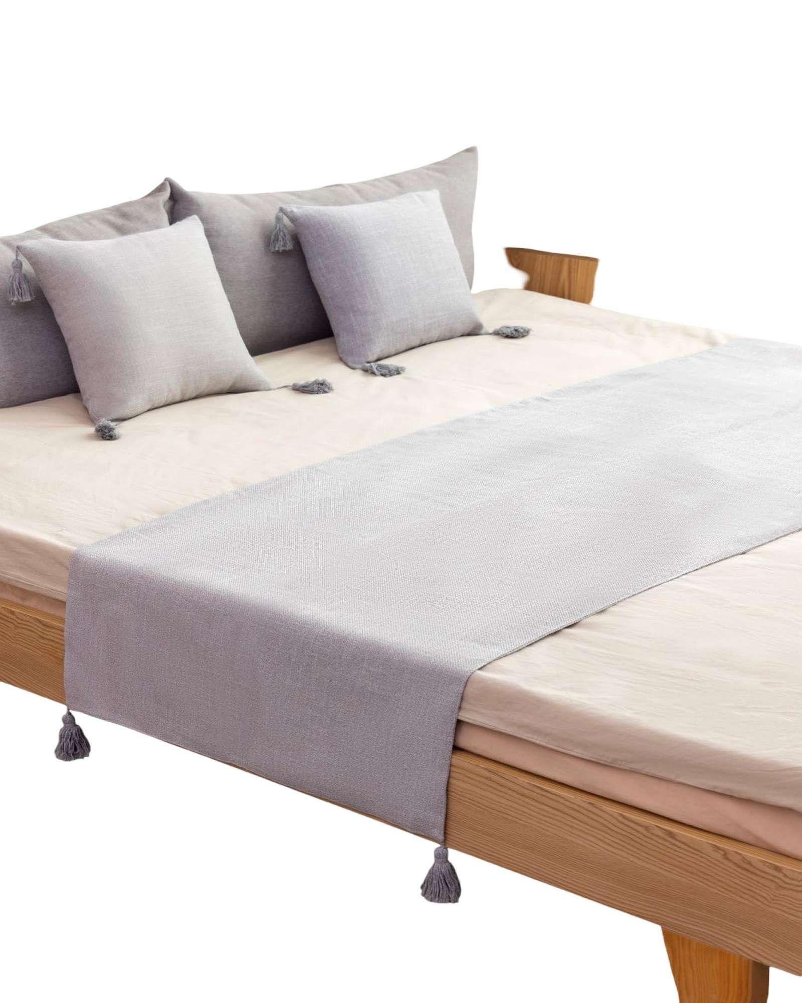 PIECERA SIN FUNDAS 2 PLAZAS CON POMPONES GRIS-2