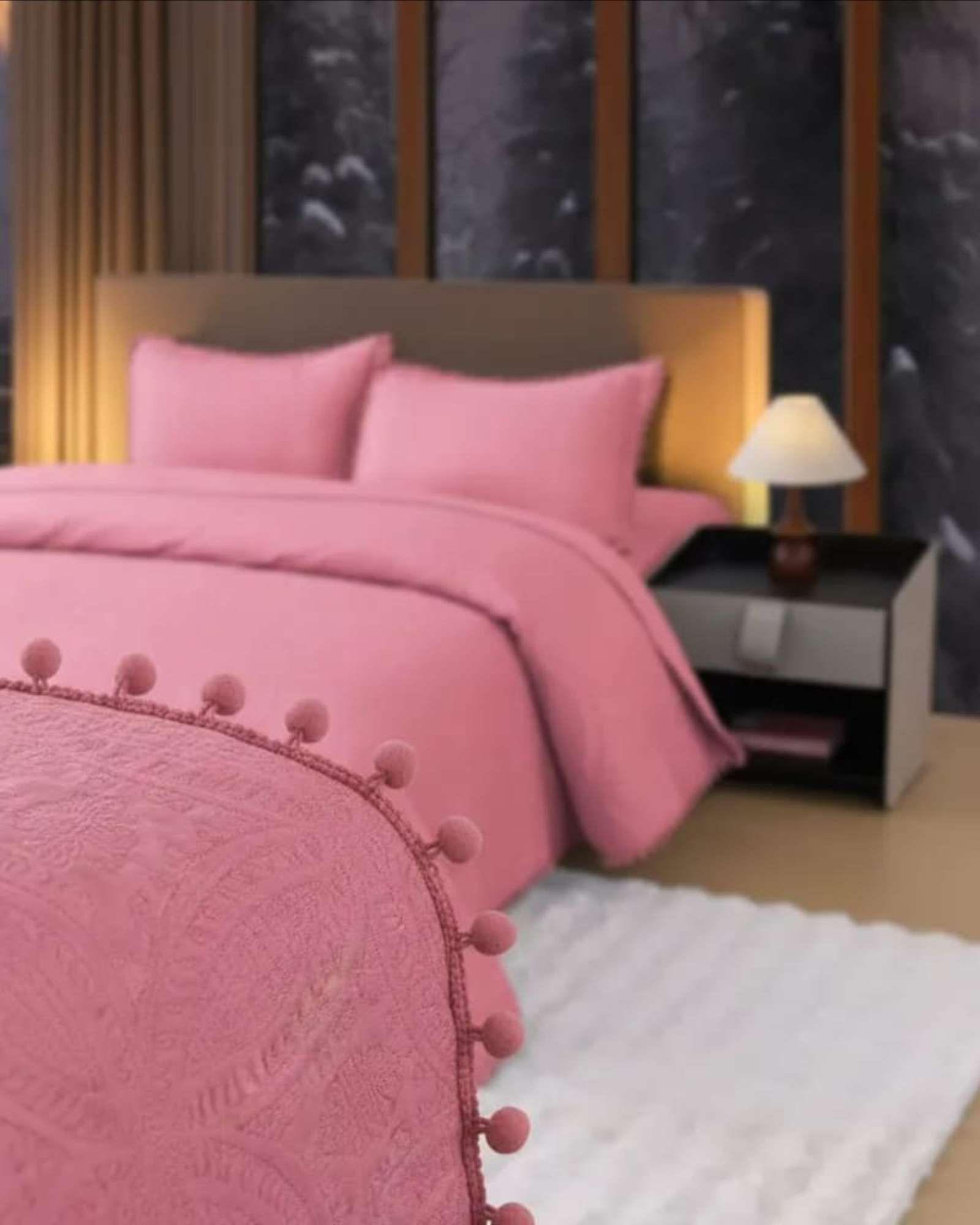 Cubrecama con pompones king-super king-2