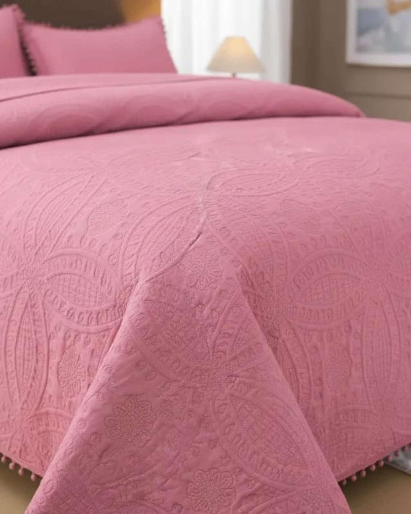 Cubrecama con pompones king-super king-3