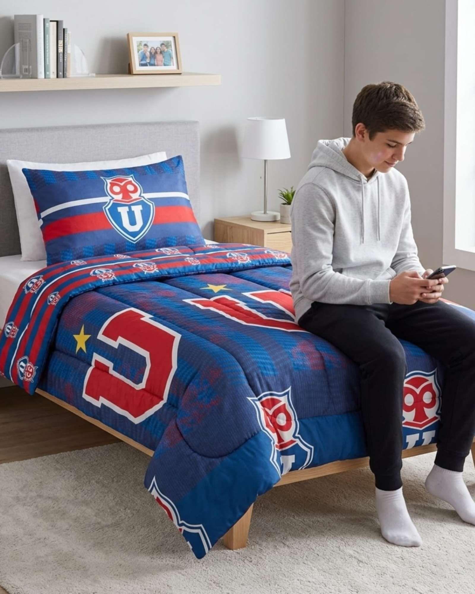 Plumón Universidad de Chile 1.5 Plazas Diseño Escudo Gigante color azul-4