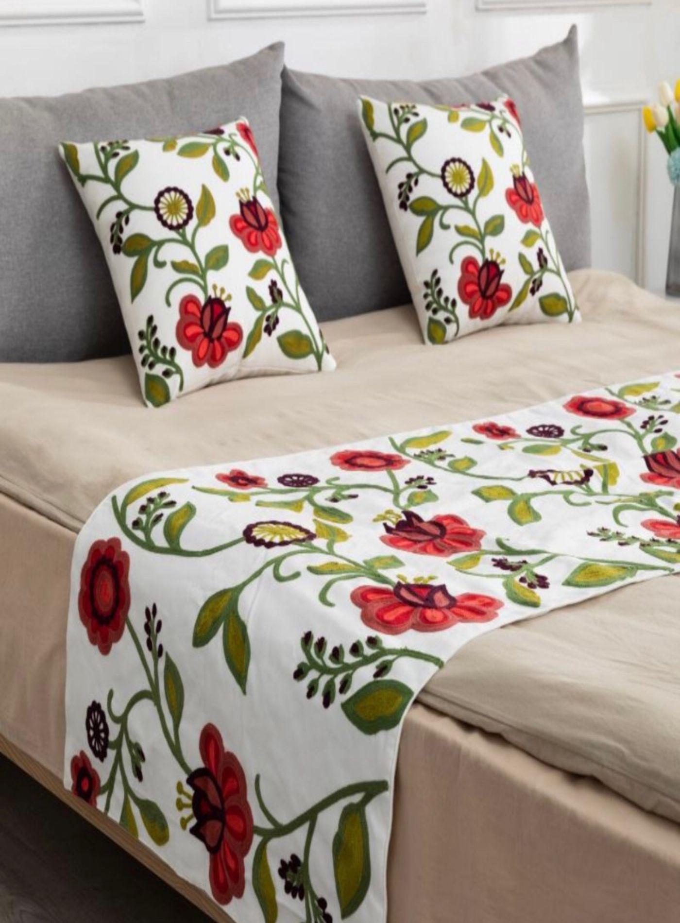 SET DE PIECERA MAS 2 FUNDAS BORDADAS TH18-2