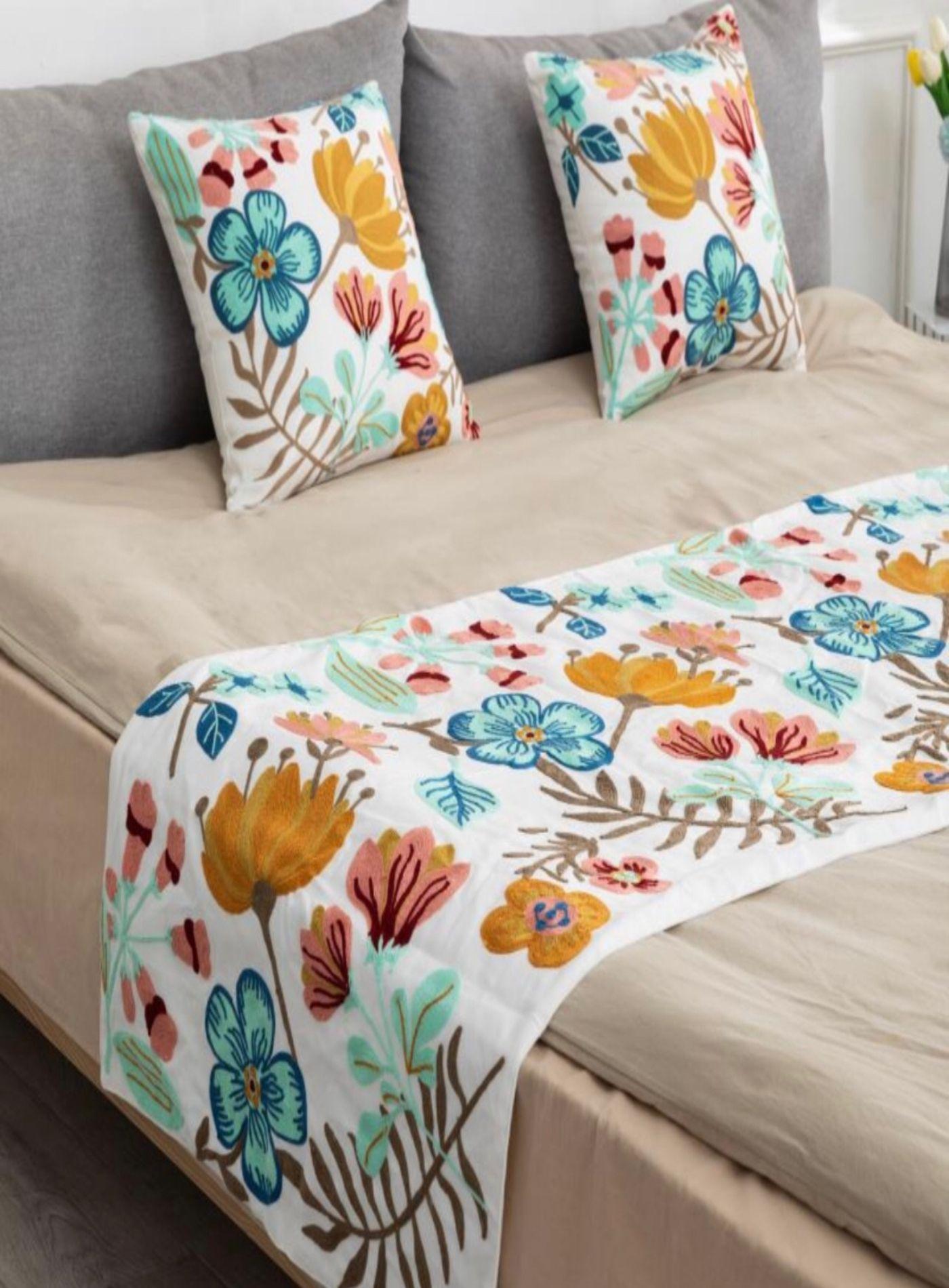 SET DE PIECERA MAS 2 FUNDAS BORDADAS TH20-2