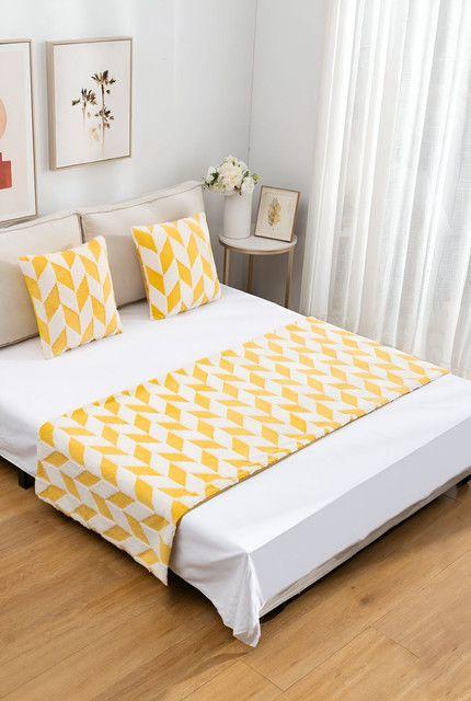 JUEGO DE PIECERA DE CAMA CON 2 FUNDAS MODELO RASTROJAR AMARILLO-0