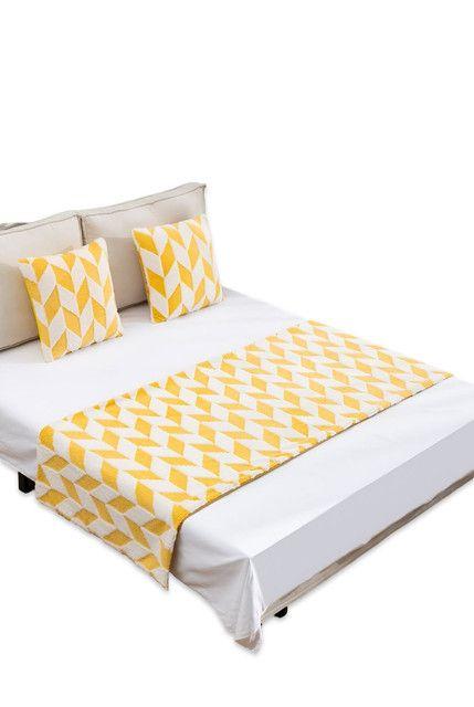 JUEGO DE PIECERA DE CAMA CON 2 FUNDAS MODELO RASTROJAR AMARILLO-1