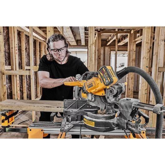 INGLETEADORA DEWALT 12" 60V MAX NO INCLUYE BATERIA NI CARGADOR DCS781B-B3-7