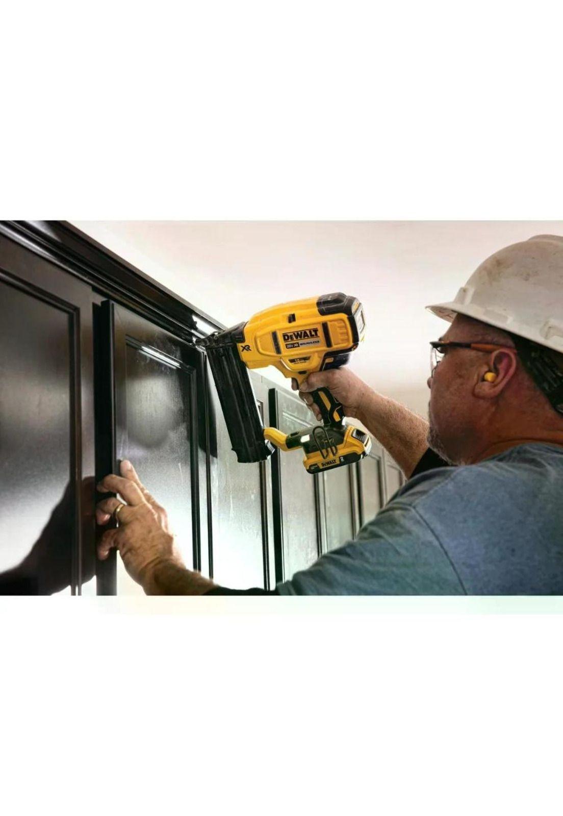 CLAVADORA ANGULAR DEWALT 1 1/4 A 2 1/2 DCN660B-5