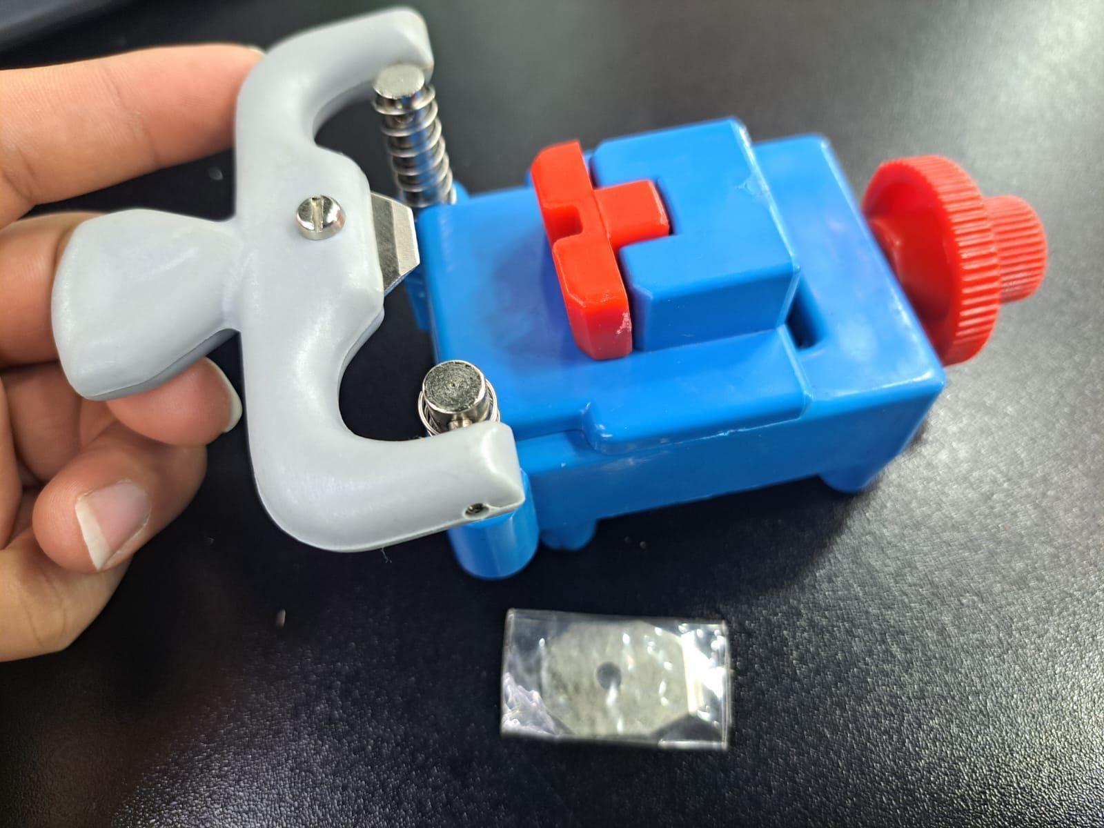 Abridor De Tapas De Reloj Anchor-1