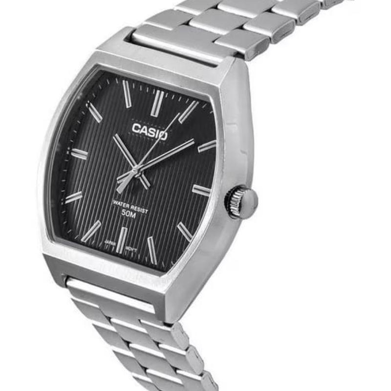 Reloj con caja cuadrada de perfil ultradelgado Casio MTP B140D 1A-1