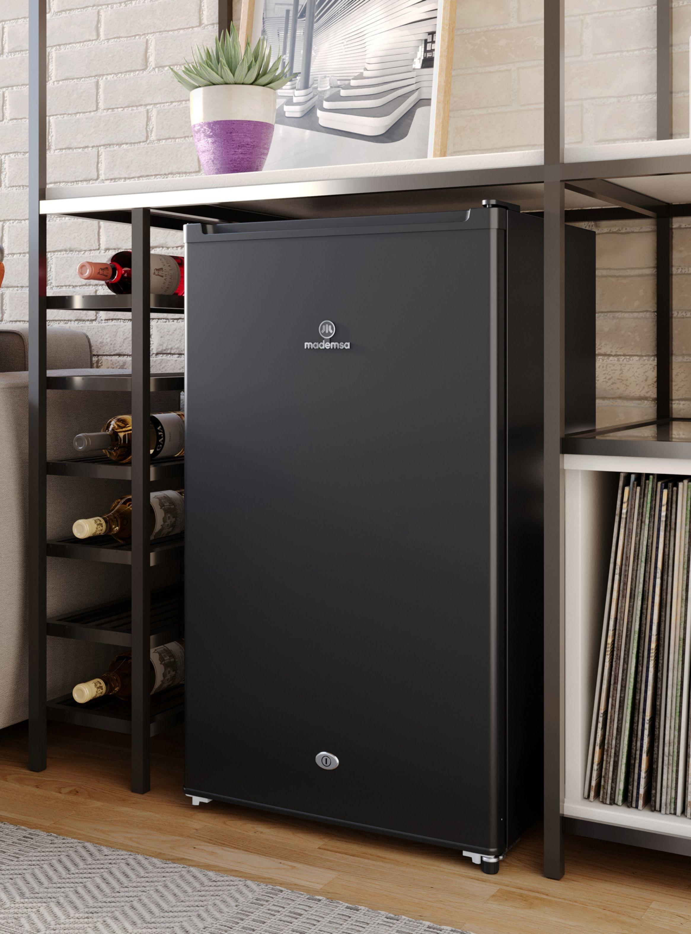 Frigobar Mademsa 90L Frío Directo con Llave y Luz LED MMB91-3