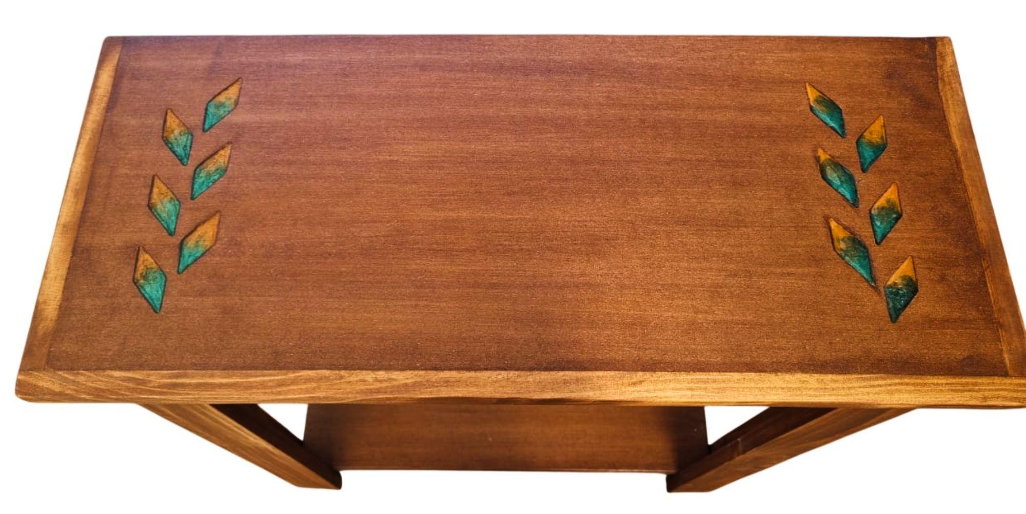 MESA DE ARRIMO CAFE CON GRABADO DE RESINA ESPIGA-2
