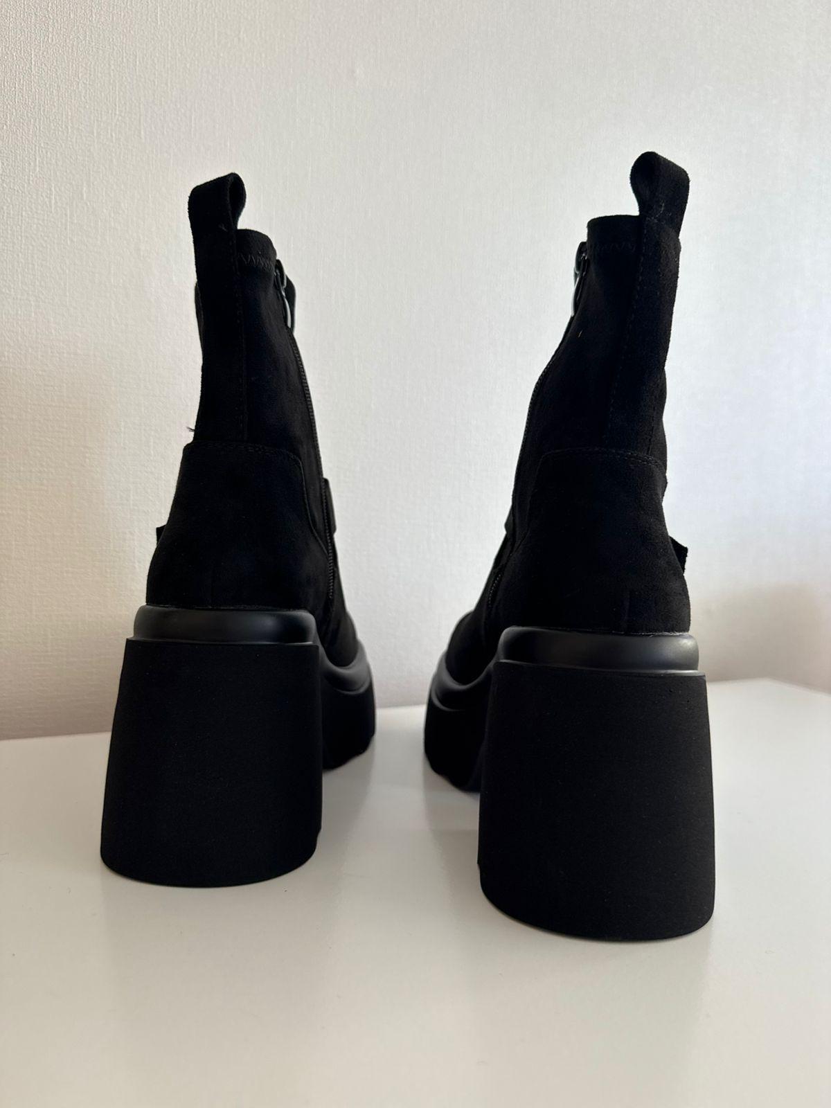 Botin plataforma negro con hebilla met lica-2