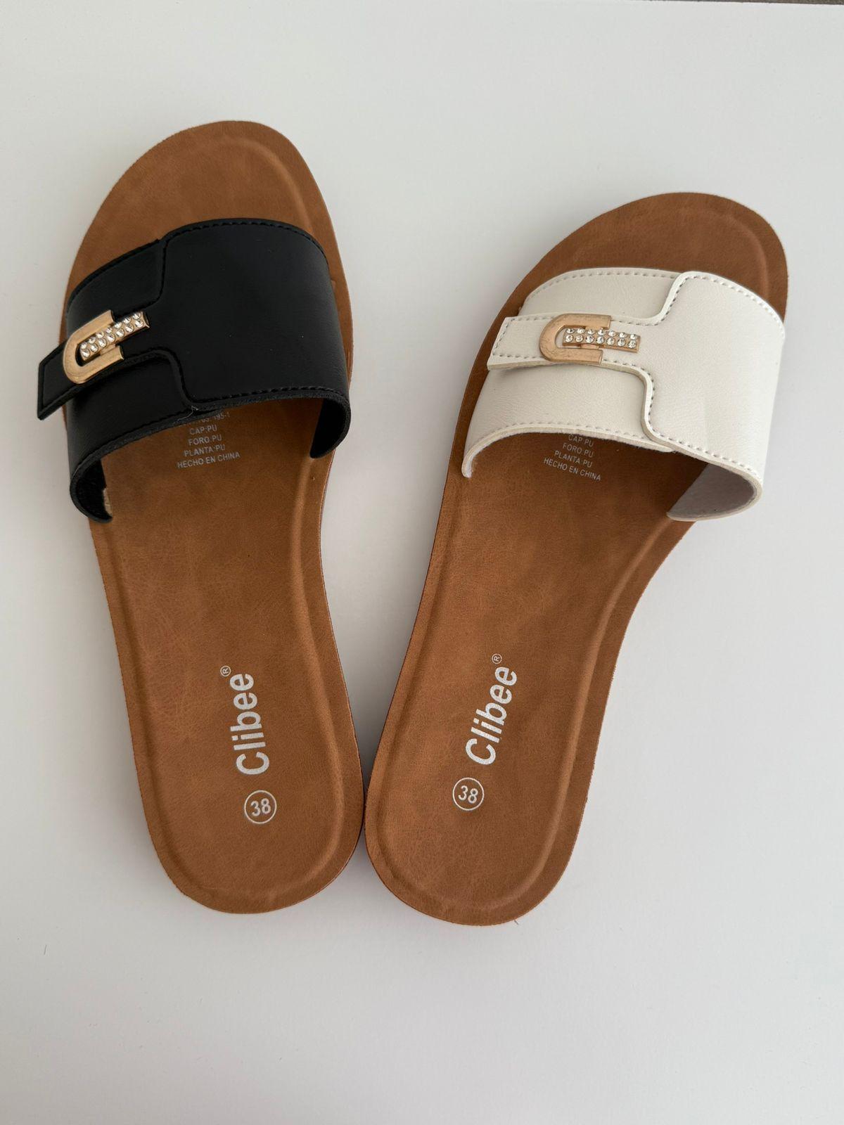 Sandalia Plana Mujer con Aplique Dorado-1