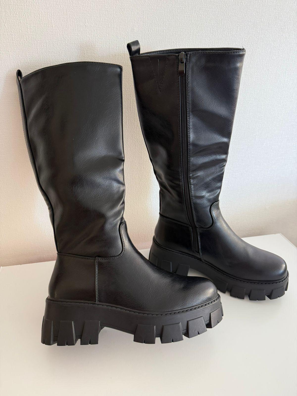 Bota alta negra con plataforma-2