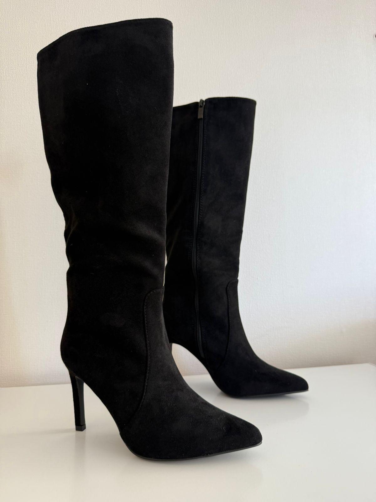 Bota Alta Mujer Gamuza Negra Punta Fina con Tac n-2