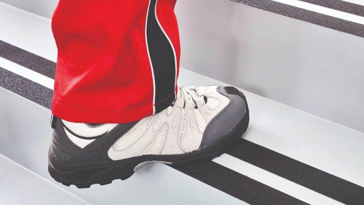 Cinta Antideslizante Negra 15m X 50mm Tesa-3