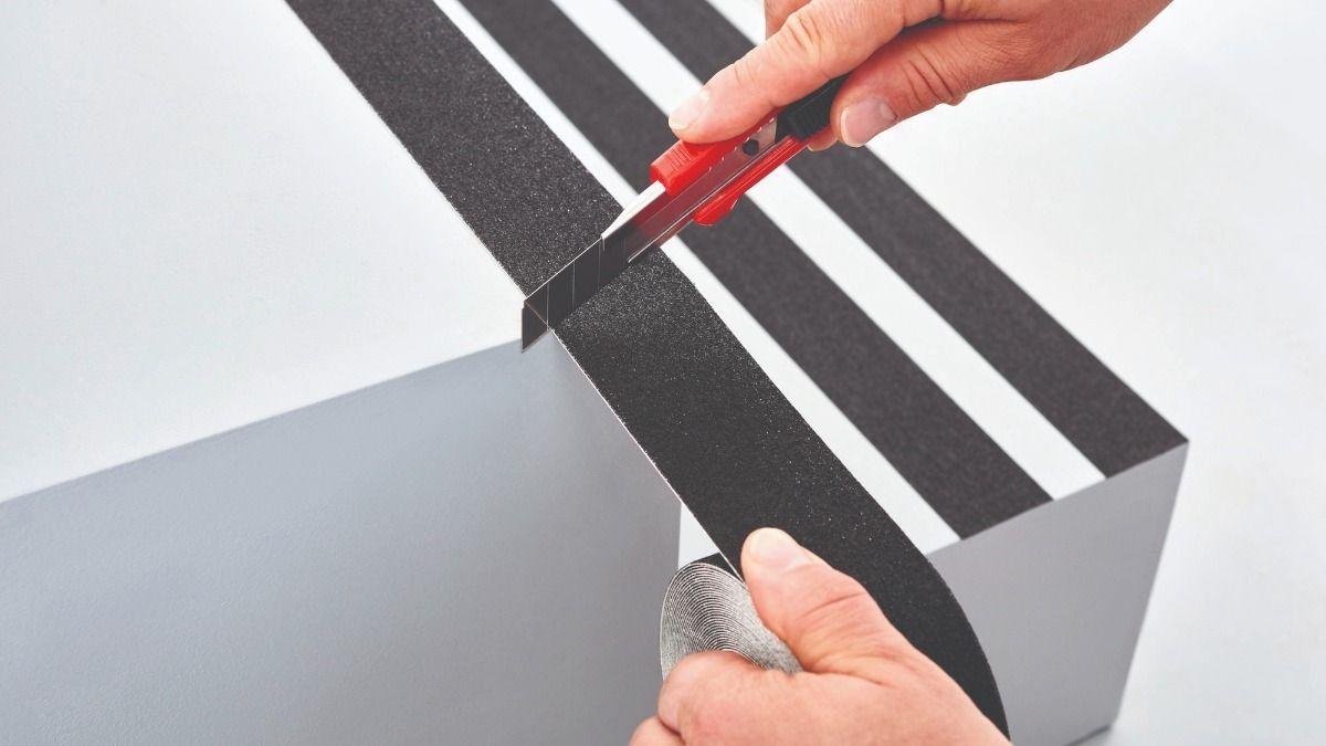 Cinta Antideslizante Negra 15m X 50mm Tesa-4