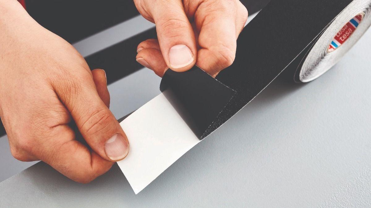 Cinta Antideslizante Negra 15m X 50mm Tesa-5