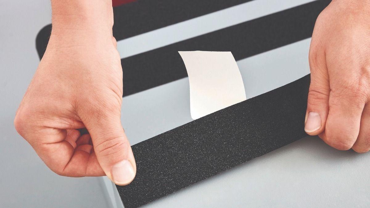 Cinta Antideslizante Negra 15m X 50mm Tesa-6