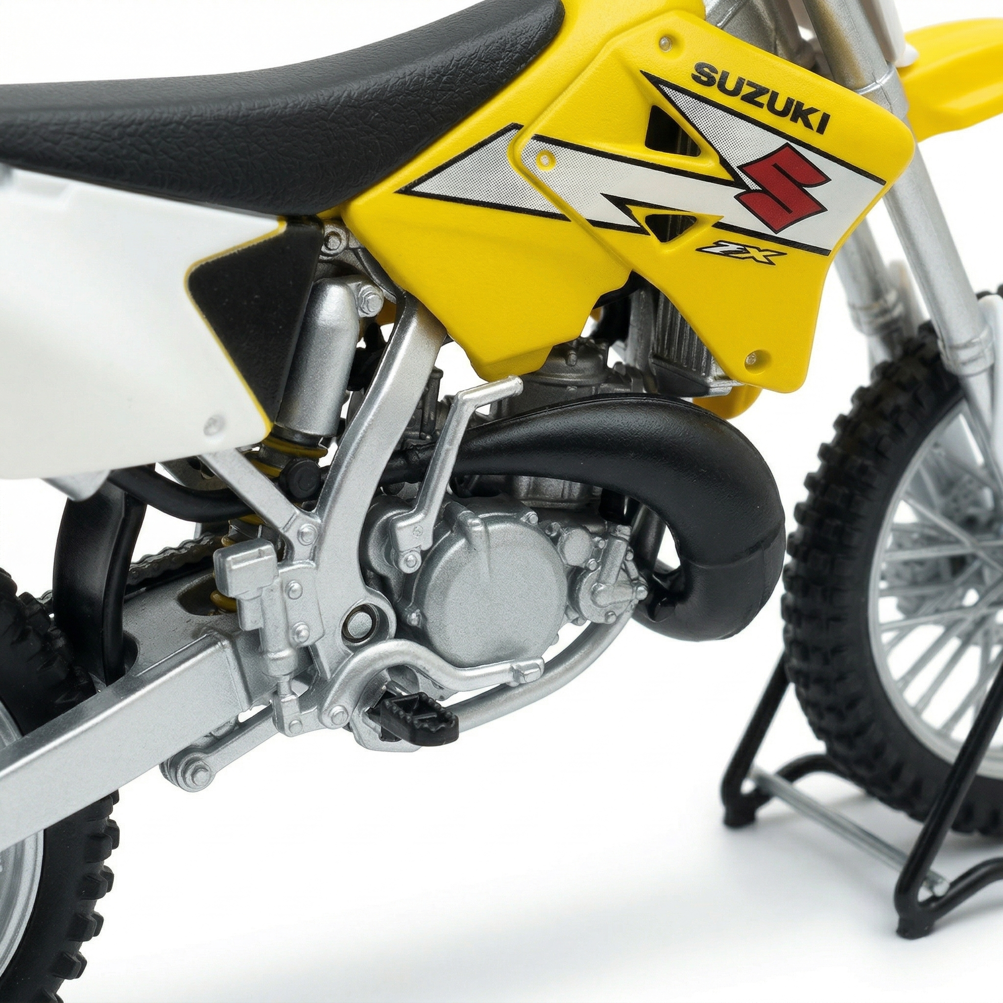 Moto Suzuki RM250 Escala 1:18 - Welly-4