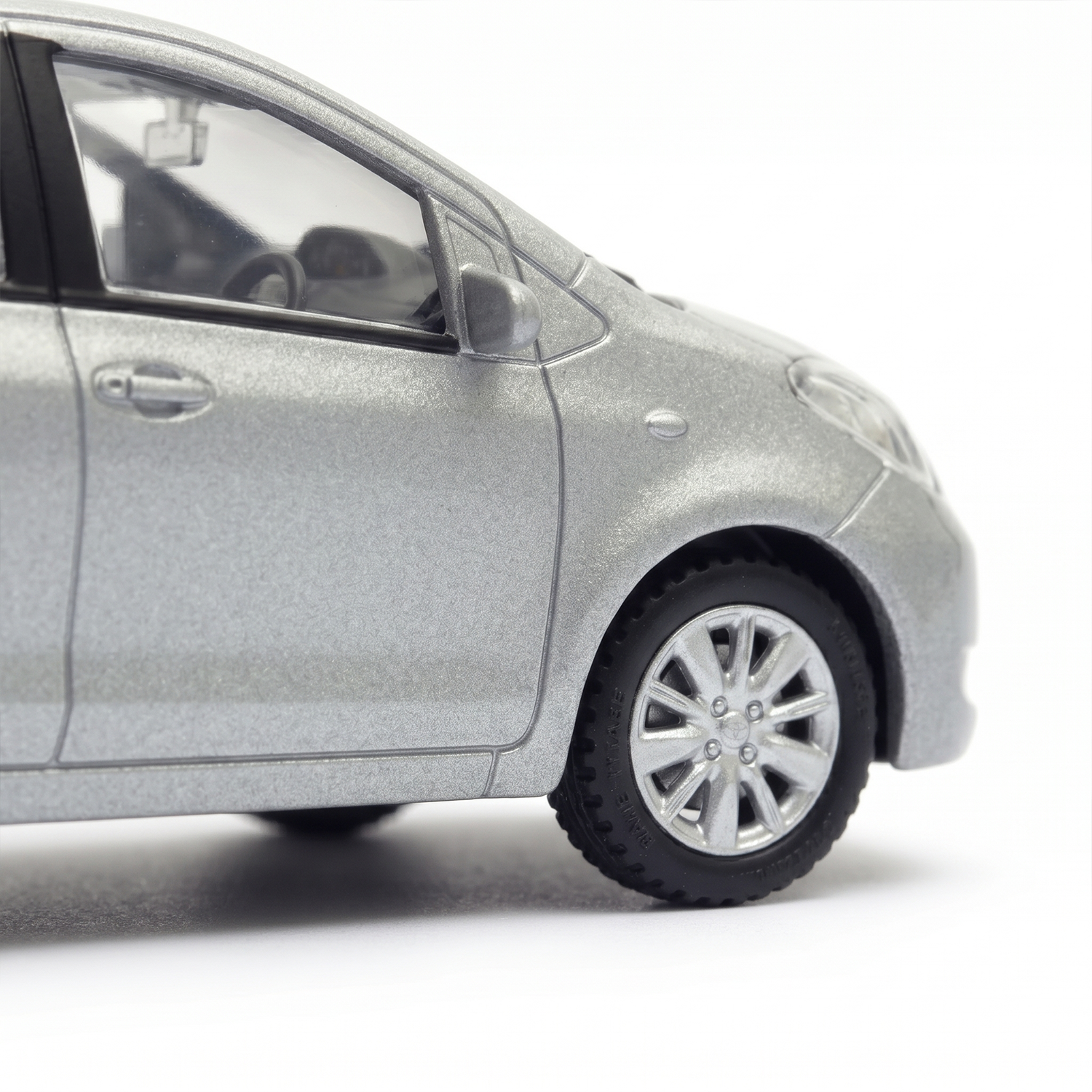 Auto Toyota Yaris S Escala 1:43 - Welly-5