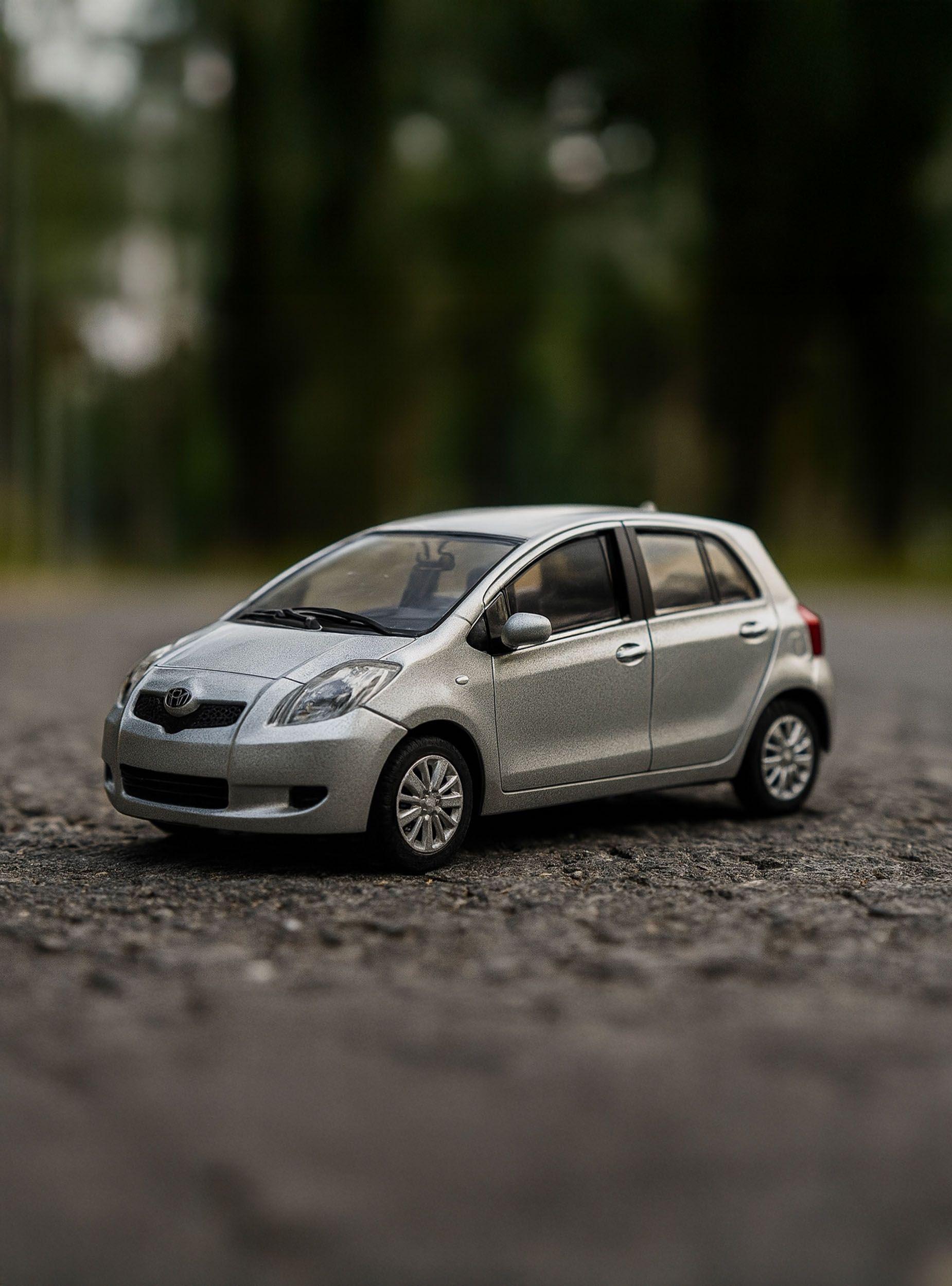 Auto Toyota Yaris S Escala 1:43 - Welly-6
