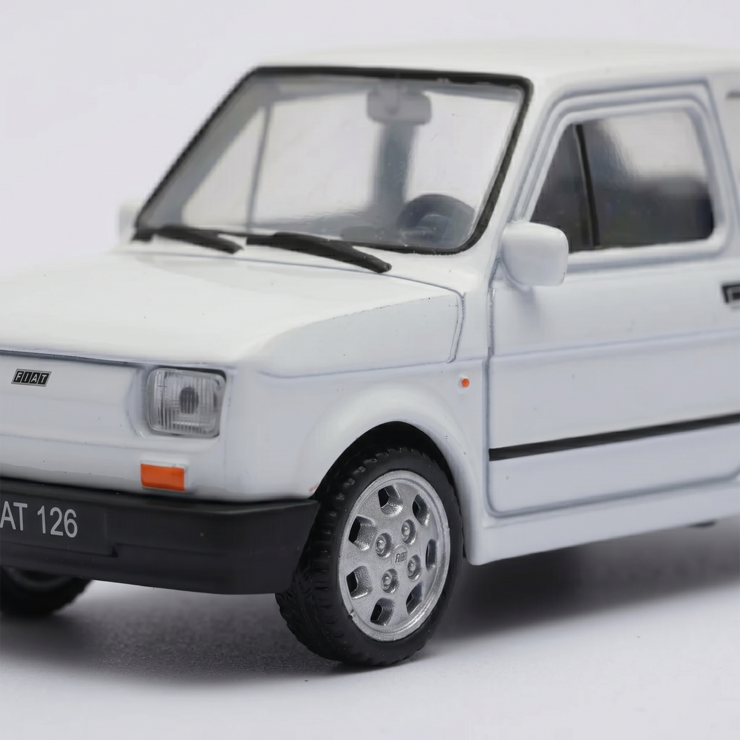 Auto Fiat 126 S Escala 1:43 - Welly-3