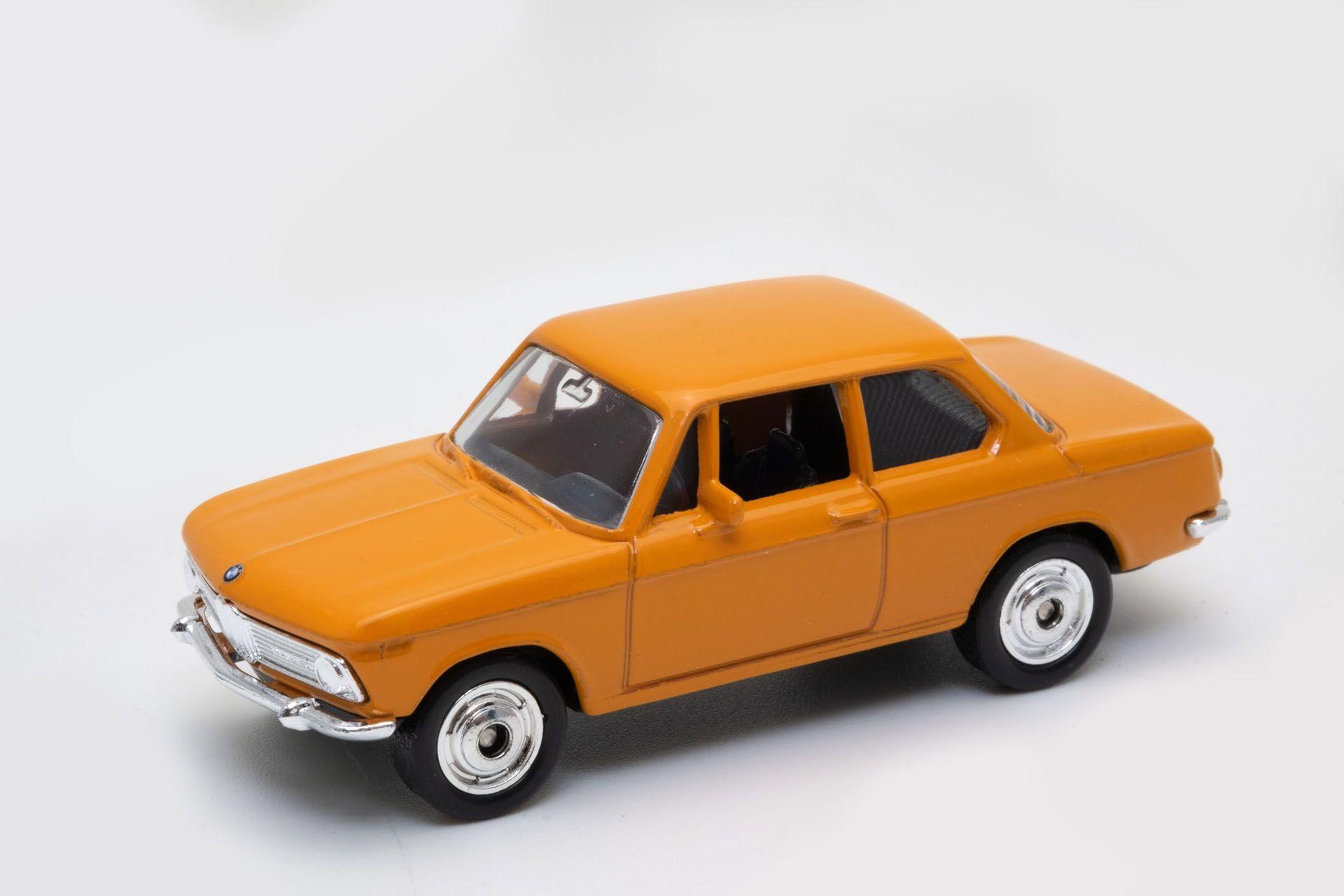 Auto Bmw 2002Ti - Welly Escala 1:60-3