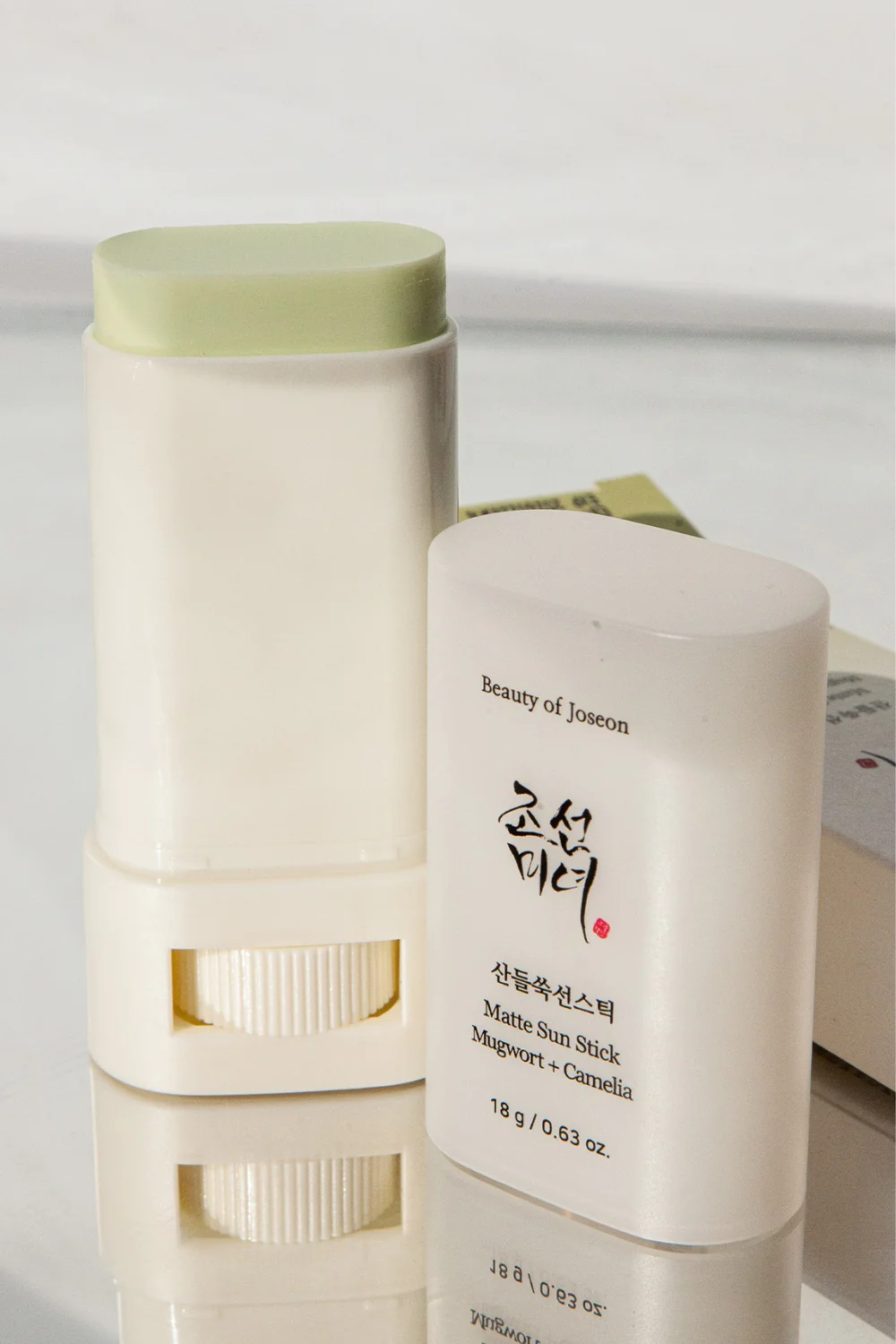 Protector solar coreano BEAUTY OF JOSEON Matte Sun Stick : Mugwort + Camilia-2