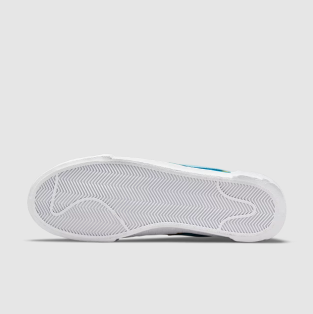 Zapatillas Nike Blazer Low x Sacai x Kaws Celeste-4