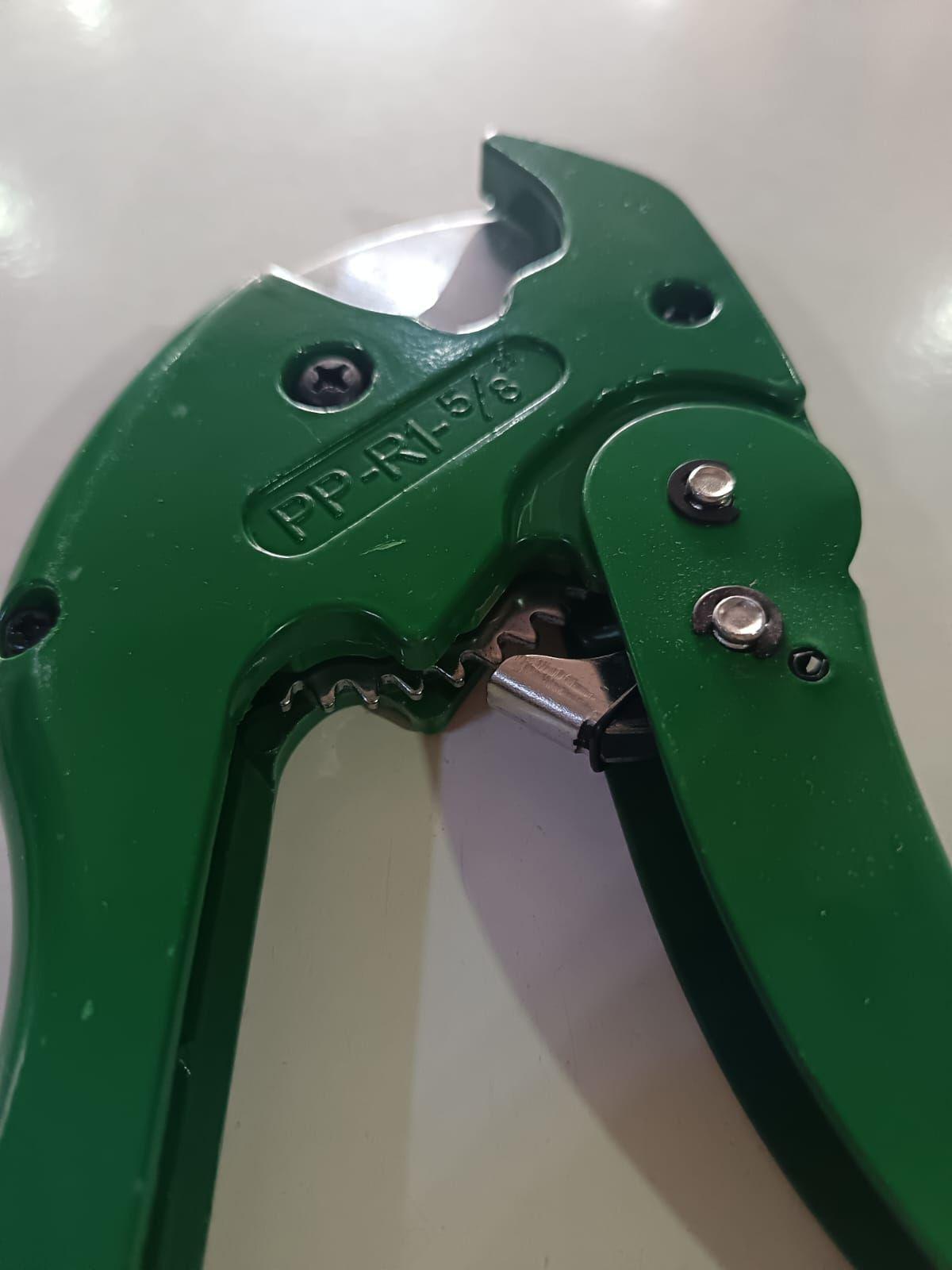 TIJERA PARA CORTAR TUBOS PVC-2