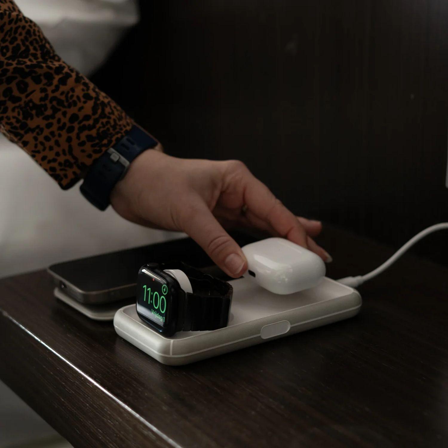 Base de Carga Inalámbrica 3 en 1 Xtorm Blanco-2