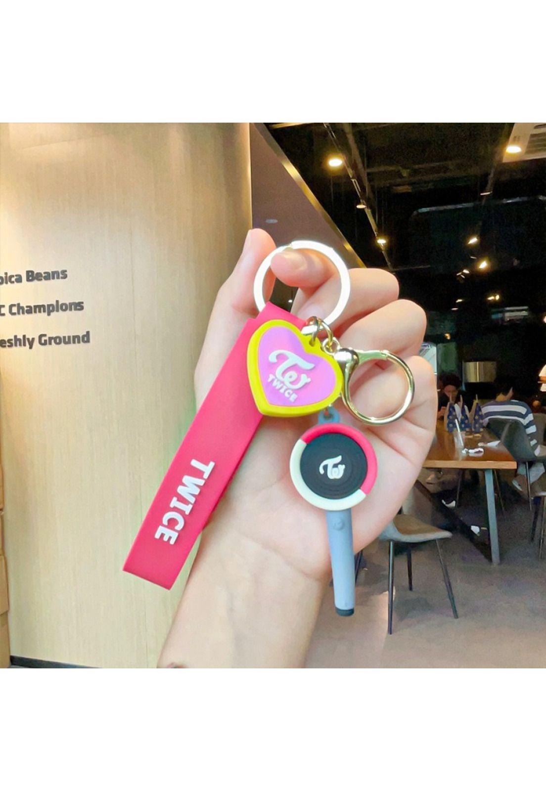 Llavero silicona Kpop Diseño Twice Rosado-4