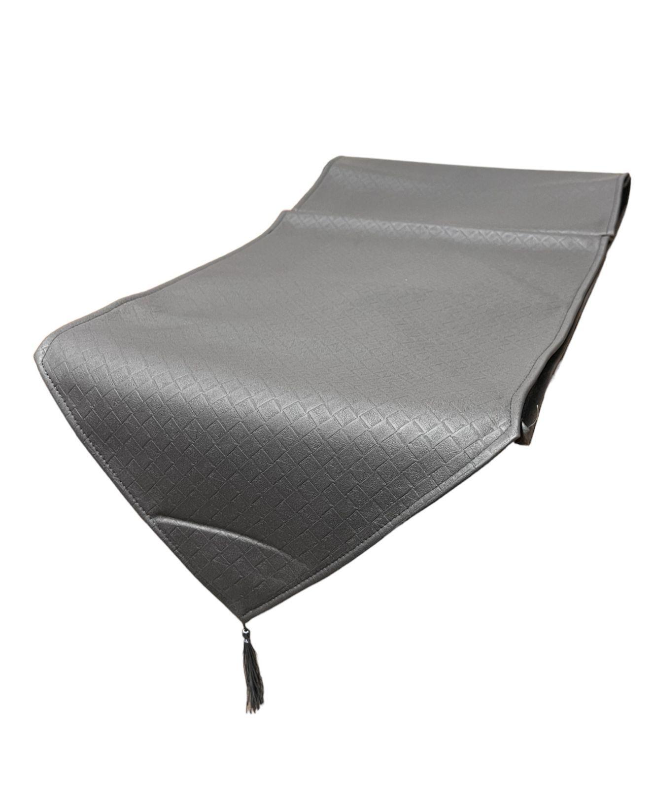 Mantel Camino De Mesa Con Pompon Cuero Sintetico 180x35cm G-1
