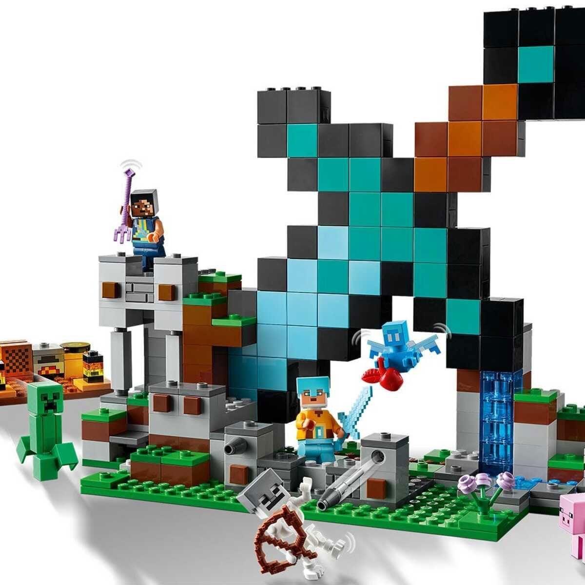 LEGO MINECRAFT LA FORTIFICACIÓN-ESPADA-1