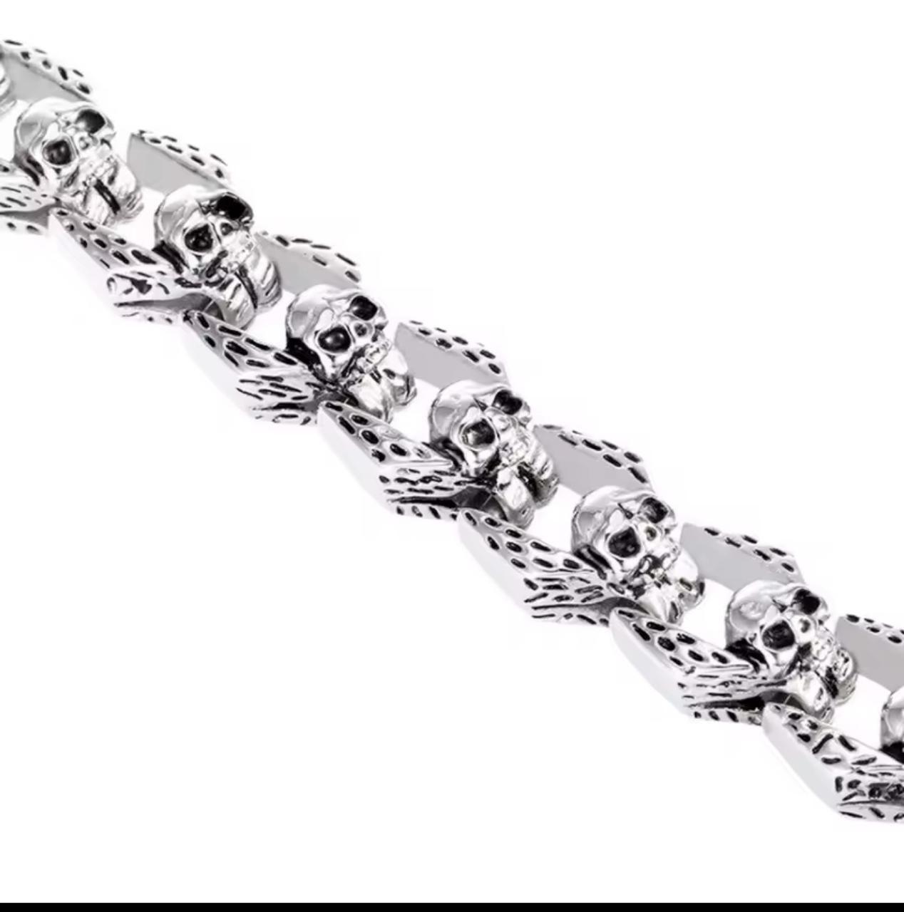 Pulsera Acero Eslabones Calaveras Talladas-2