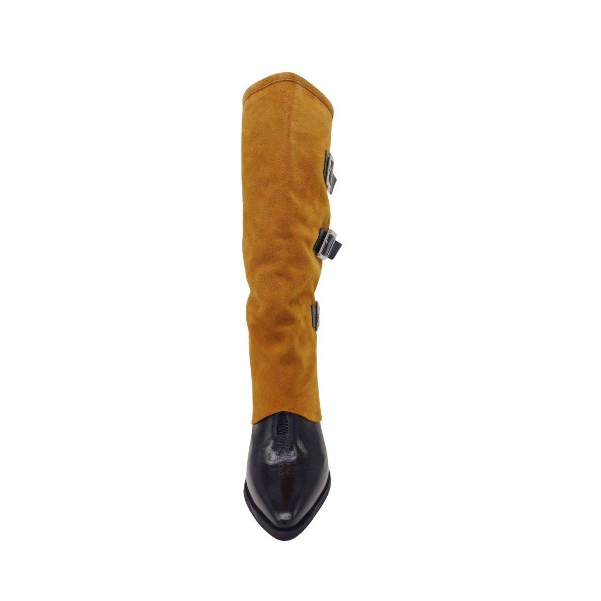 Bota Augusta Camel Negro Charol Pao Pecados-4