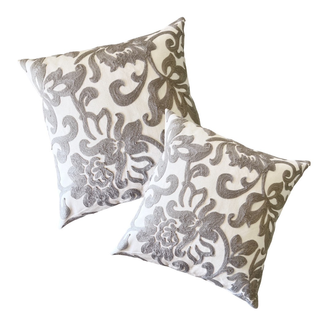 Funda de Cojín Bordado Gris Flores Grandes Cuadrada-1