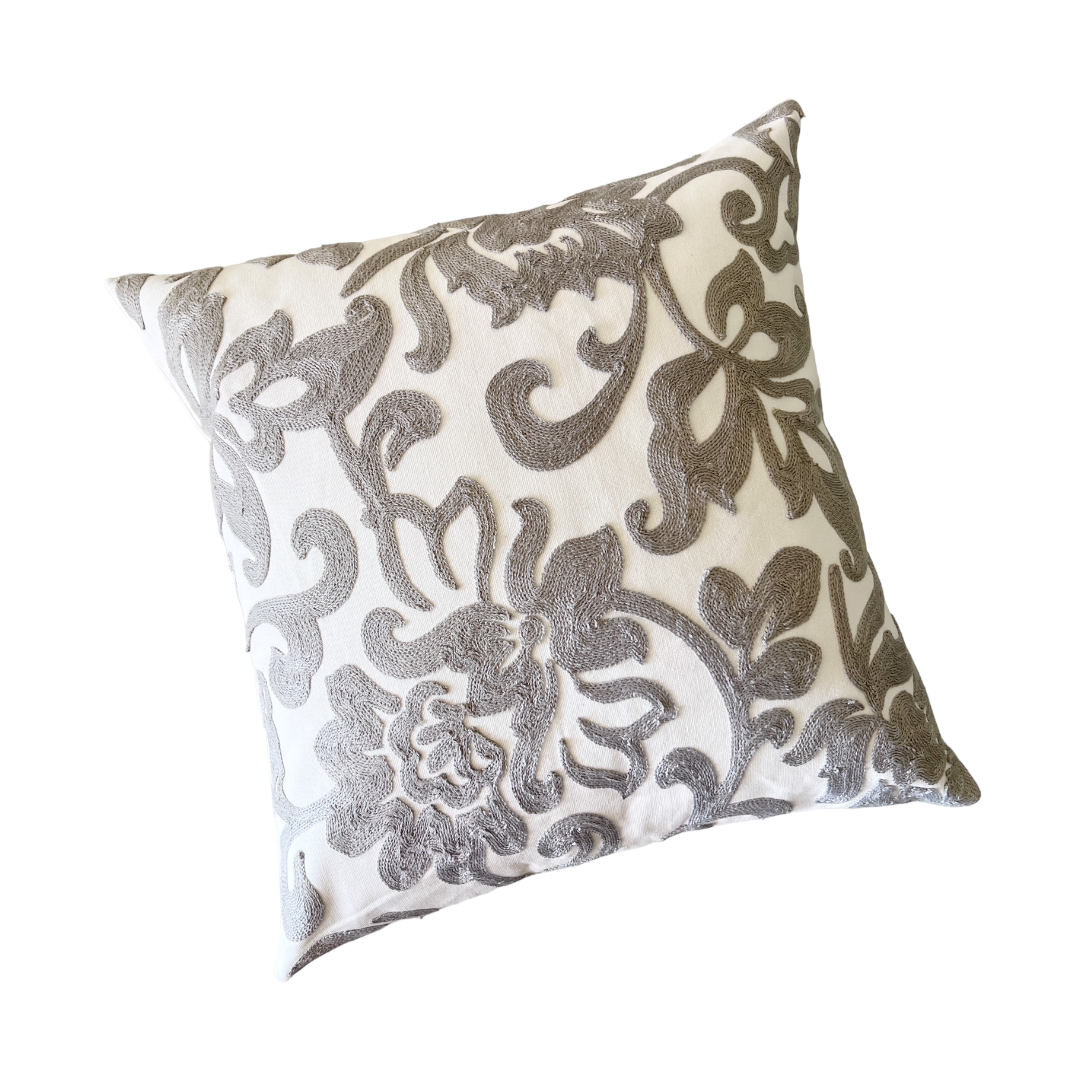 Funda de Cojín Bordado Gris Flores Grandes Cuadrada-0