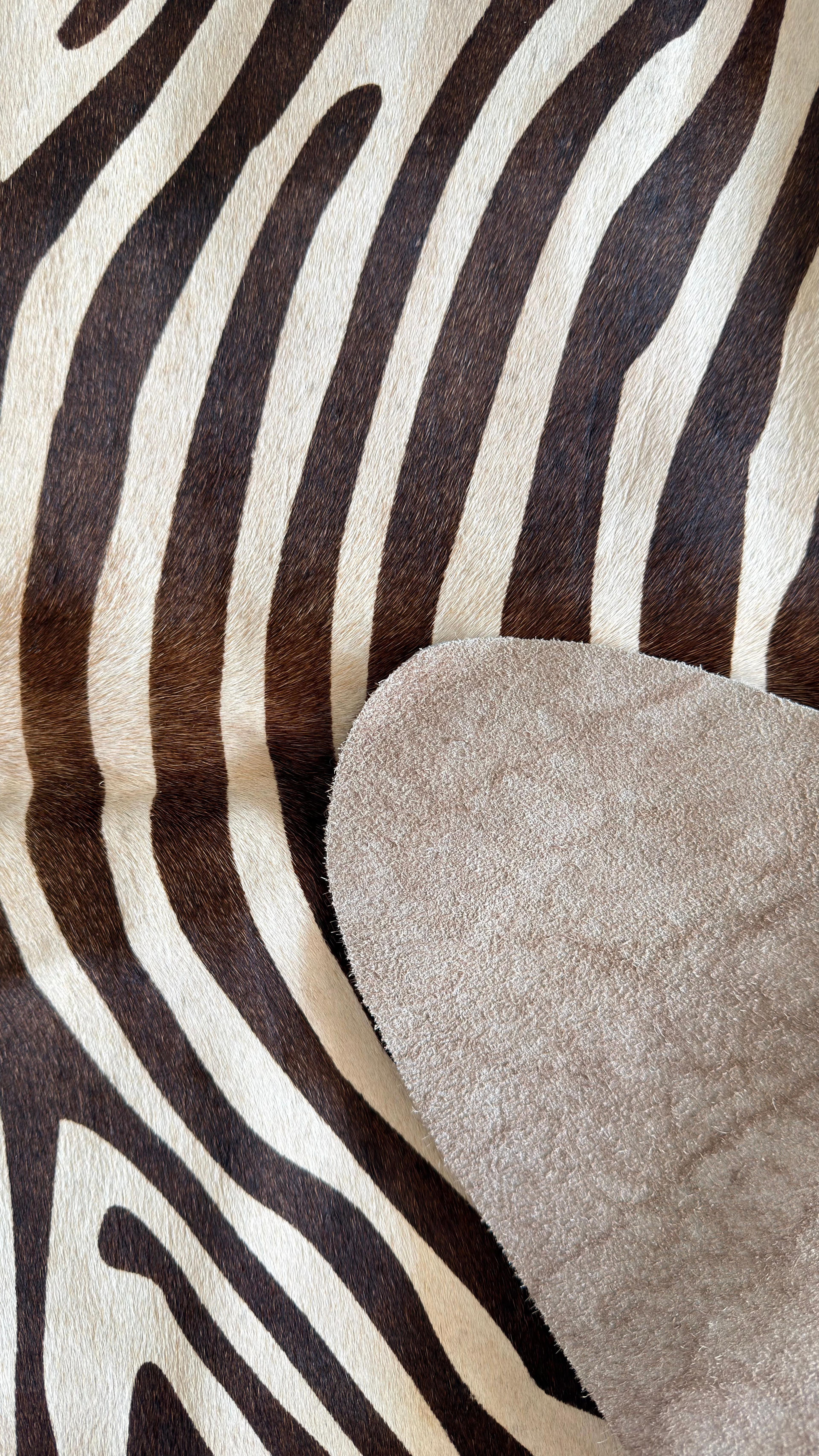 Alfombra Cuero de Vaca TIPO CEBRA #4-4