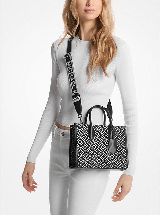 Cartera Michael Kora Mirella pequeña de jacquard con logotipo metálico Negro Merlot-2