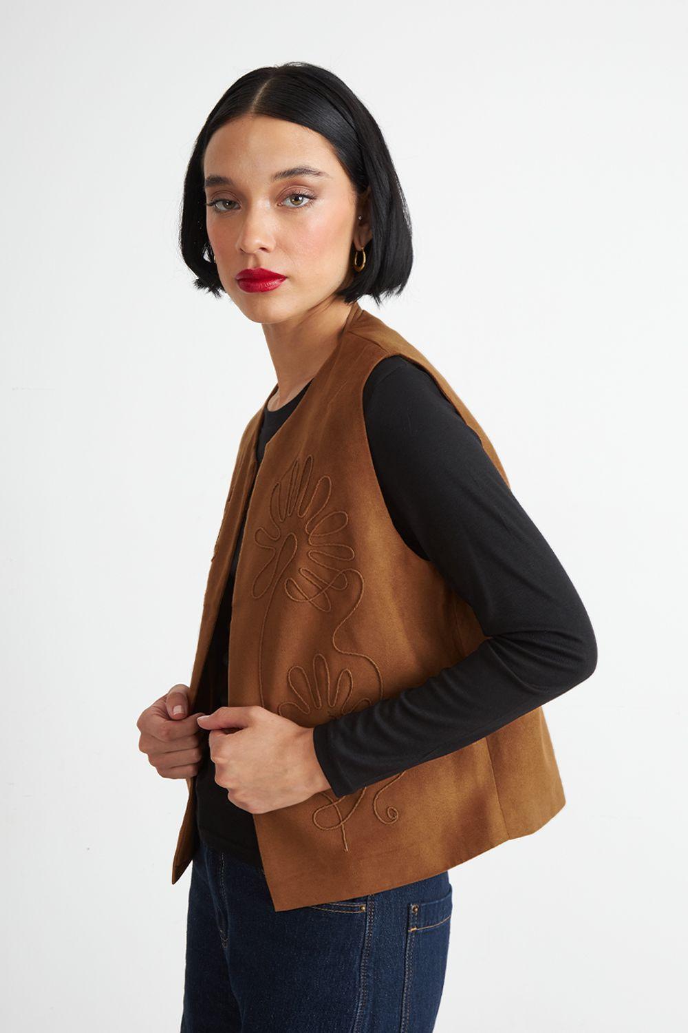 Vest Tipo Gamuza Bordado Khaki Nicopoly-2