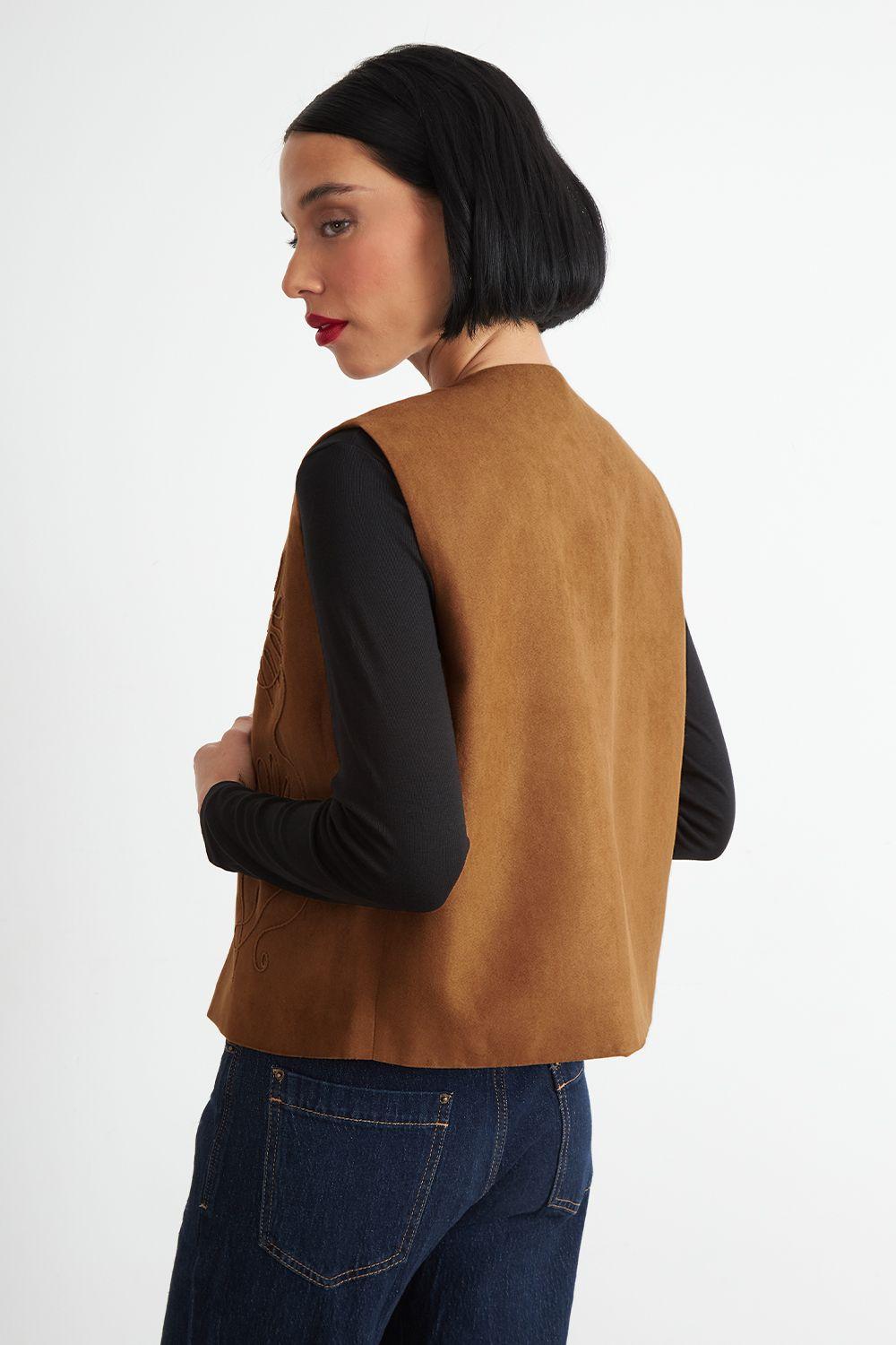 Vest Tipo Gamuza Bordado Khaki Nicopoly-3