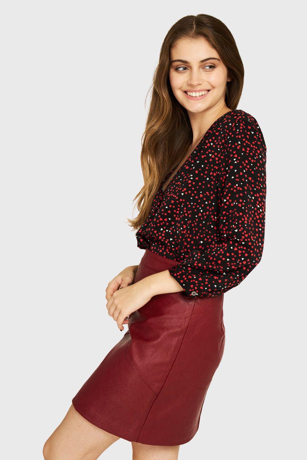 Blusa Corazones Escote V Negro Nicopoly-2