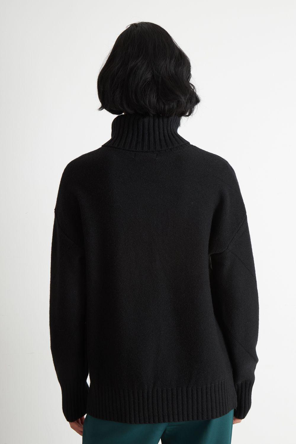 Sweater Cuello Alto Rombos Negro Nicopoly-3