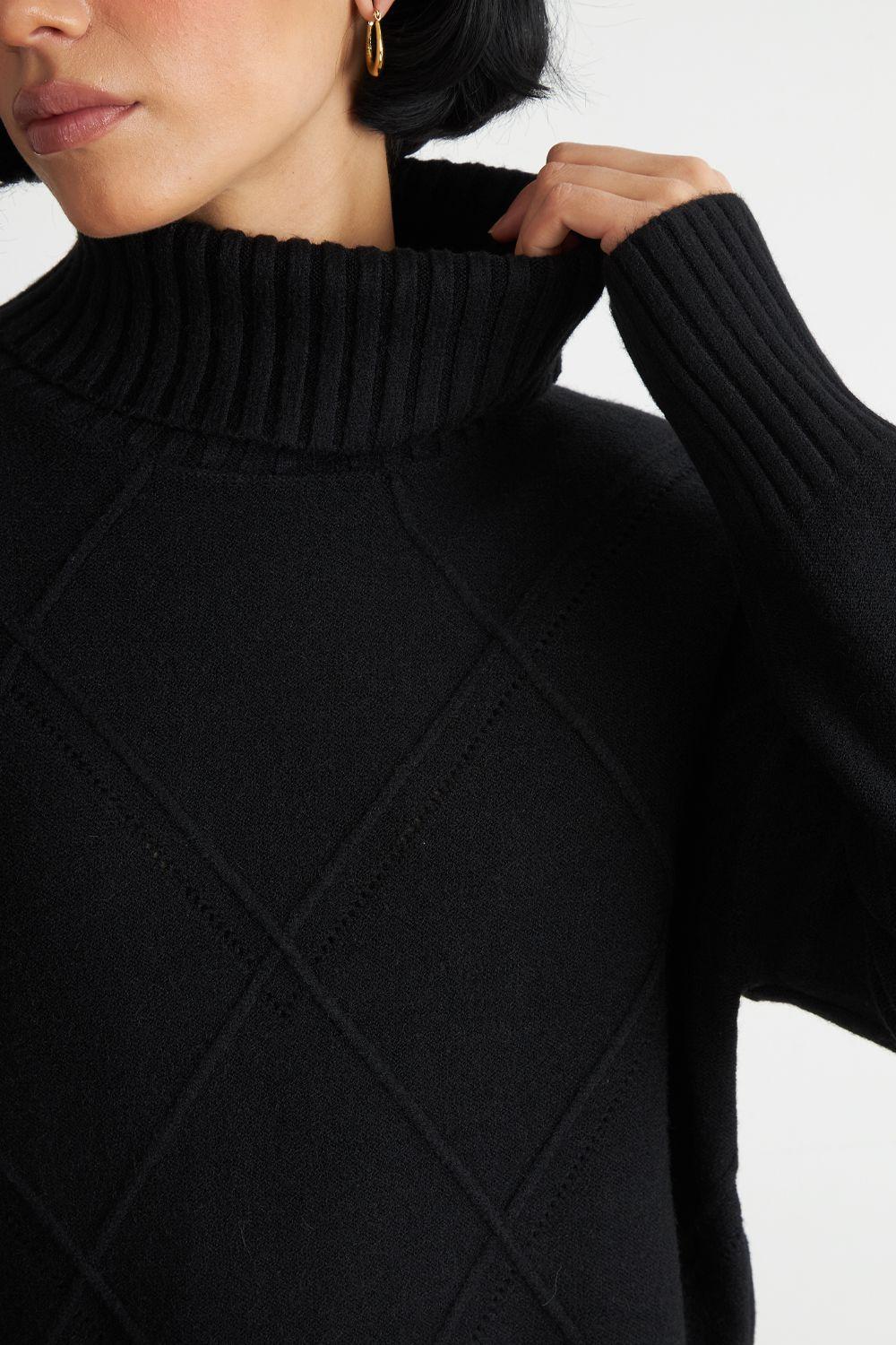 Sweater Cuello Alto Rombos Negro Nicopoly-5