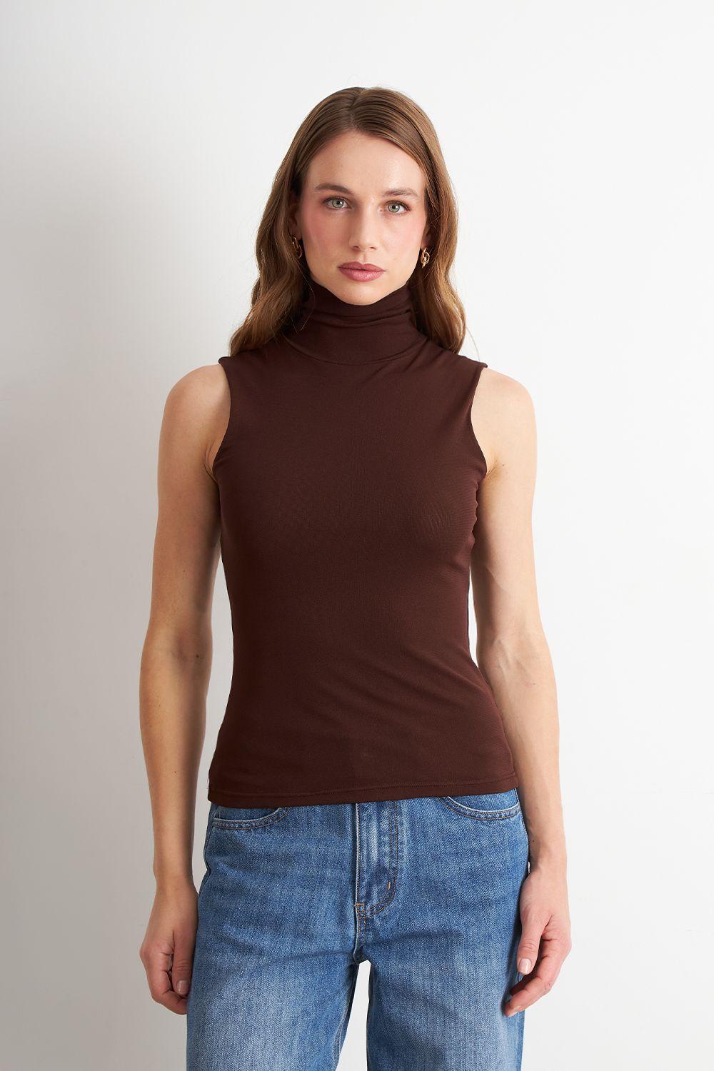 Polera Malla Cuello Alto Café Nicopoly-4