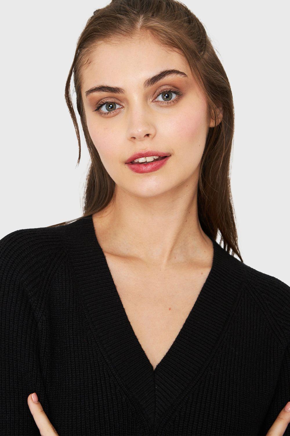 Sweater Vestido Cuello V Negro Nicopoly-5