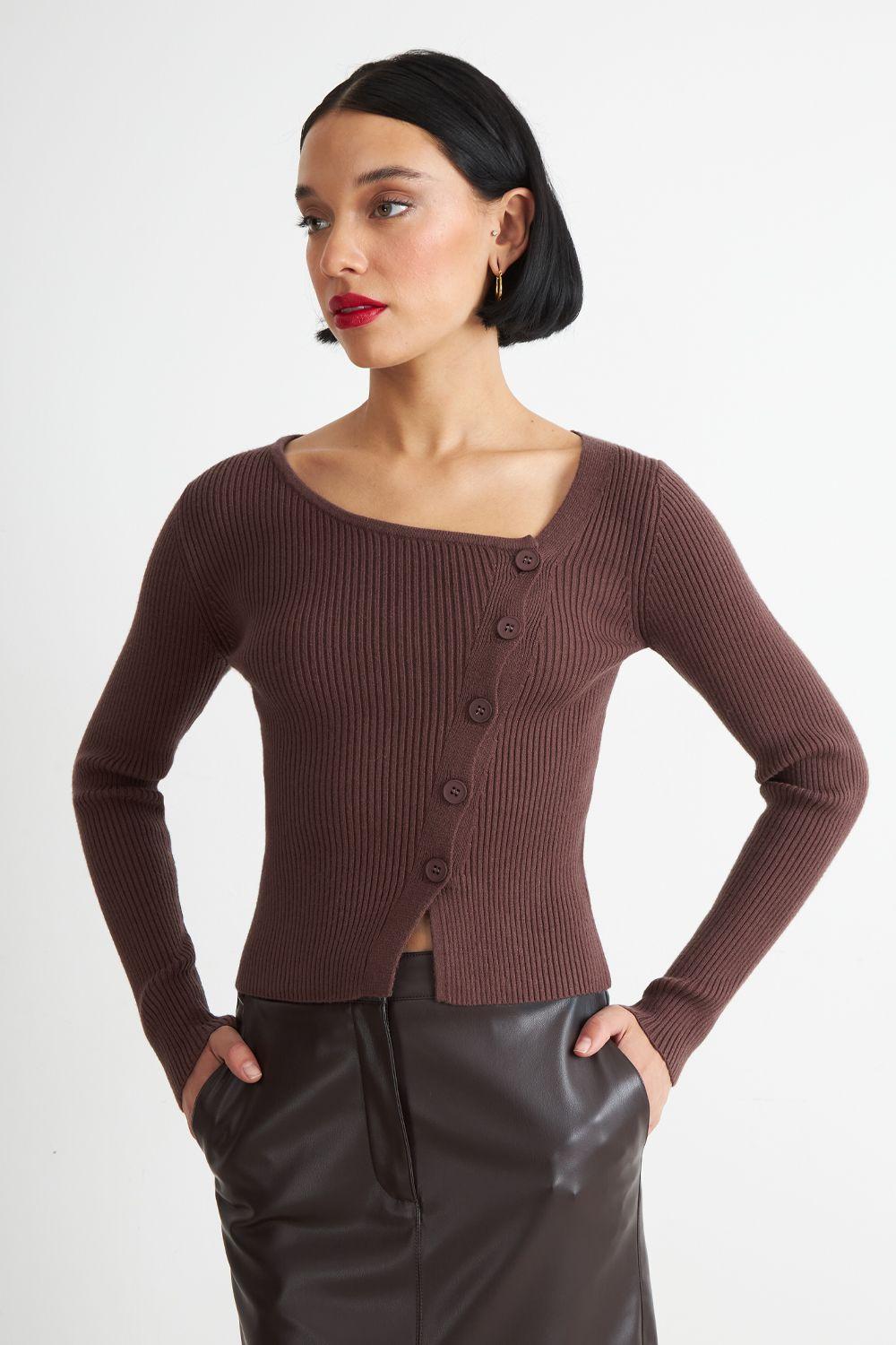 Sweater Escote Asimétrico Café Nicopoly-4