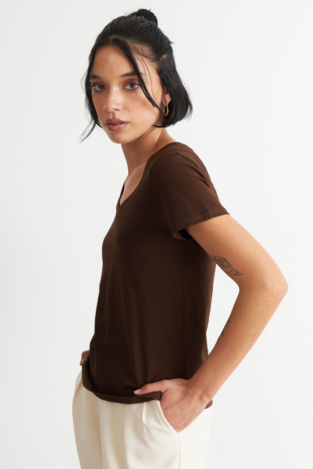 Polera Escote en V Básica Café Nicopoly-2