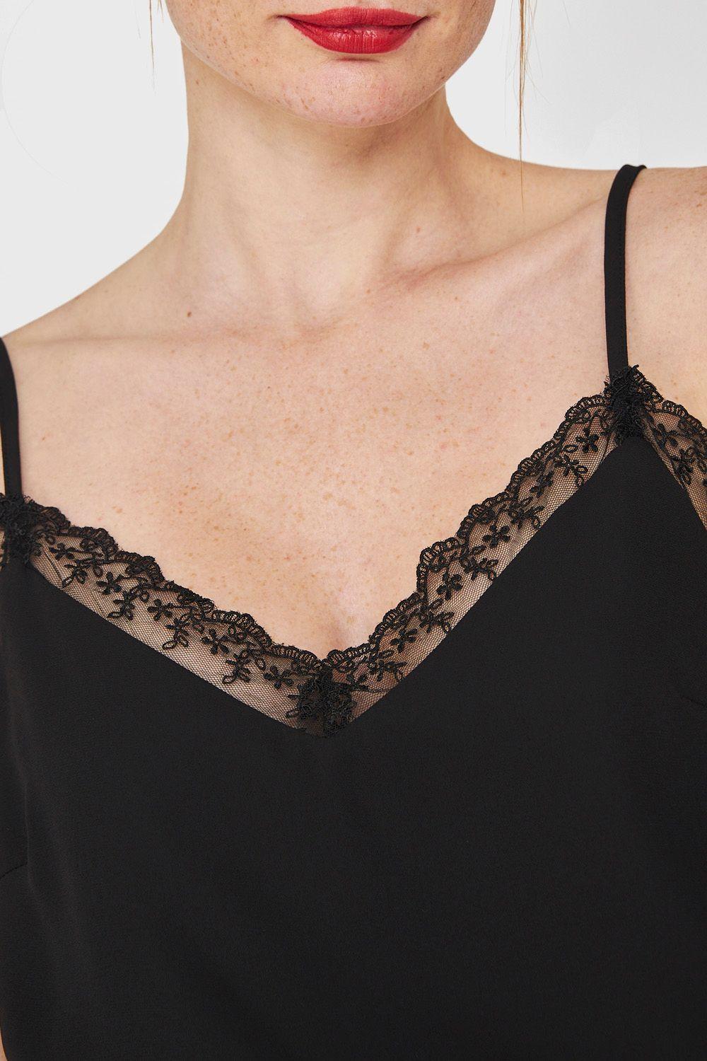 Blusa Escote V Encaje Negro Nicopoly-5